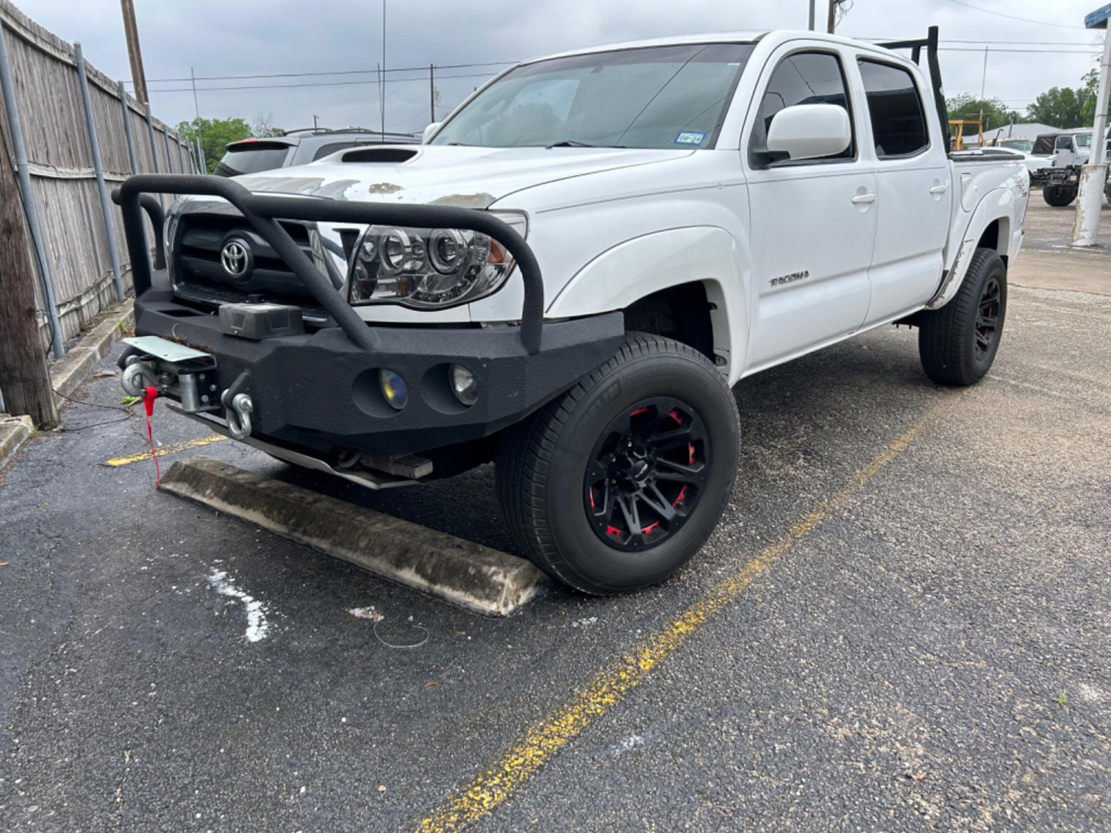 2006 White Toyota Tacoma Double Cab V6 4WD (3TMLU42N16M) with an 4.0L V6 DOHC 24V engine, 6-Speed Manual Overdrive transmission, located at 1687 Business 35 S, New Braunfels, TX, 78130, (830) 625-7159, 29.655487, -98.051491 - Photo #0